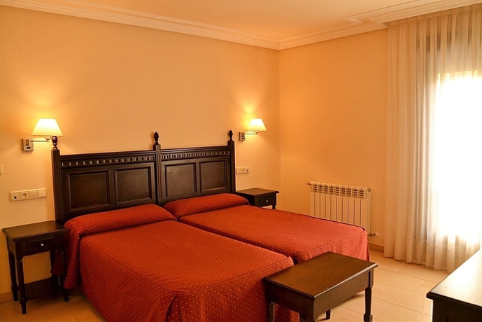 Imagen de la habitación del Hotel Restaurante Ribera Del Chicu. Foto 10