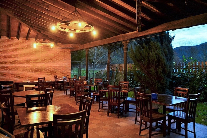 Imagen del bar/restaurante del Hotel Restaurante Ribera Del Chicu. Foto 4