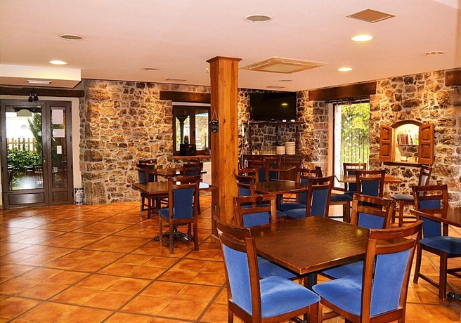 Imagen del bar/restaurante del Hotel Restaurante Ribera Del Chicu. Foto 5