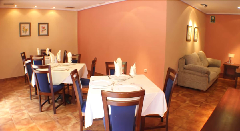 Imagen del bar/restaurante del Hotel Restaurante Ribera Del Chicu. Foto 6