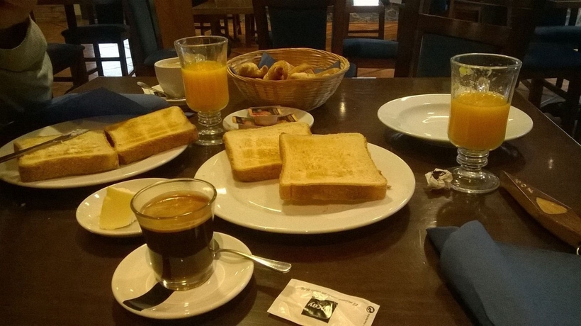 Imagen del bar/restaurante del Hotel Restaurante Ribera Del Chicu. Foto 7