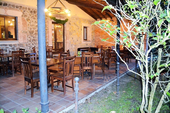 Imagen del bar/restaurante del Hotel Restaurante Ribera Del Chicu. Foto 8