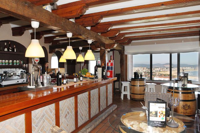 Imagen del bar/restaurante del Hotel Restaurante Risco Cantabria Experience. Foto 2