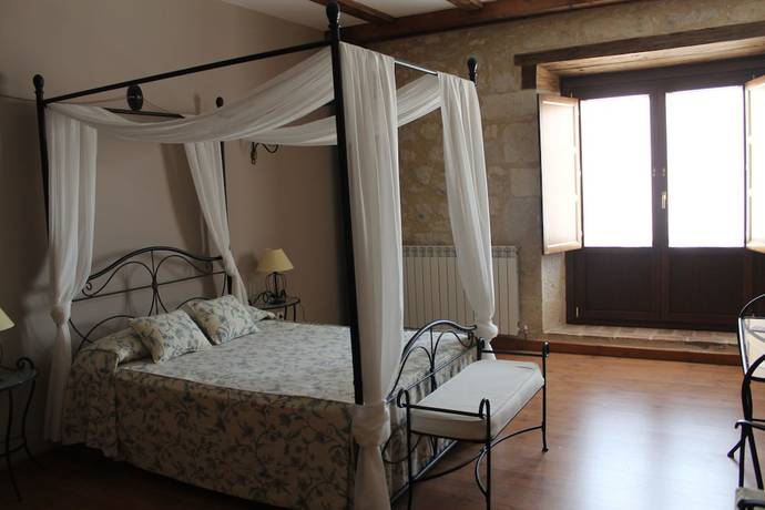 Imagen de la habitación del Hotel Restaurante Rural Las Baronas. Foto 10