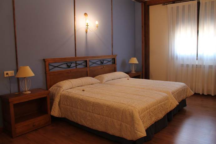 Imagen de la habitación del Hotel Restaurante Rural Las Baronas. Foto 12