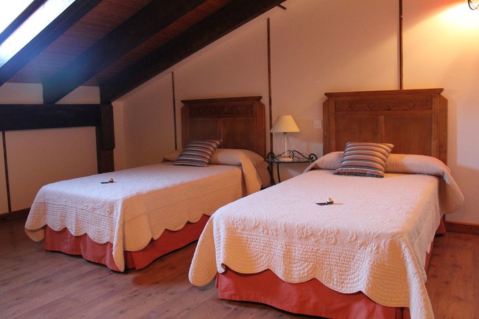 Imagen de la habitación del Hotel Restaurante Rural Las Baronas. Foto 13