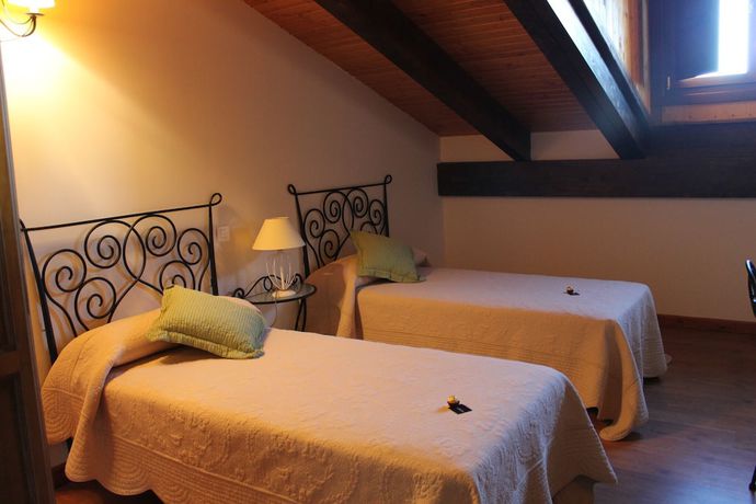 Imagen de la habitación del Hotel Restaurante Rural Las Baronas. Foto 15