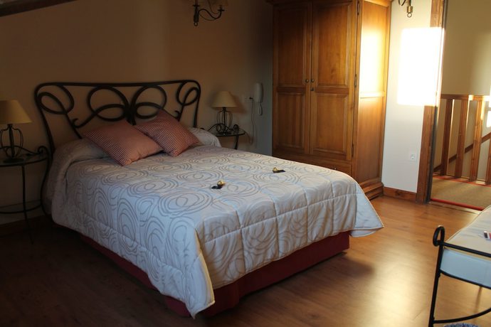 Imagen de la habitación del Hotel Restaurante Rural Las Baronas. Foto 18