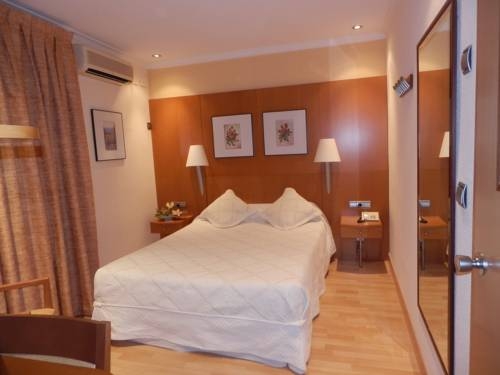 Imagen de la habitación del Hotel Restaurante Salvadora. Foto 10