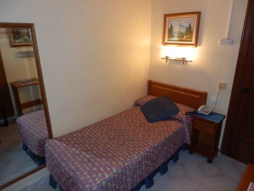 Imagen de la habitación del Hotel Restaurante Salvadora. Foto 12