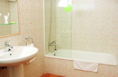 Imagen de la habitación del Hotel Restaurante Santa Cruz. Foto 7