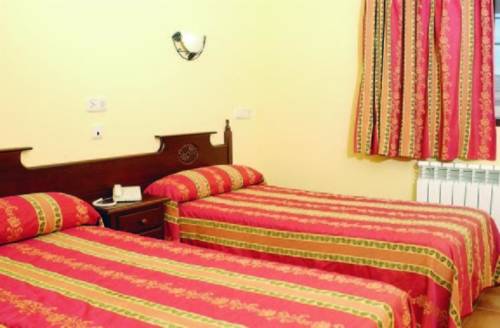 Imagen de la habitación del Hotel Restaurante Santa Cruz. Foto 9