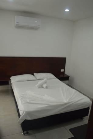 Imagen de la habitación del Hotel Restaurante Versalles. Foto 12