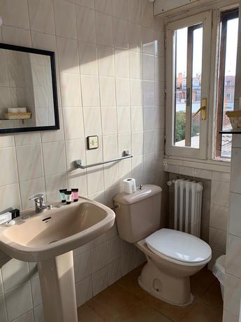 Imagen de la habitación del Hotel Restaurante Y Puerta De Aranda. Foto 5