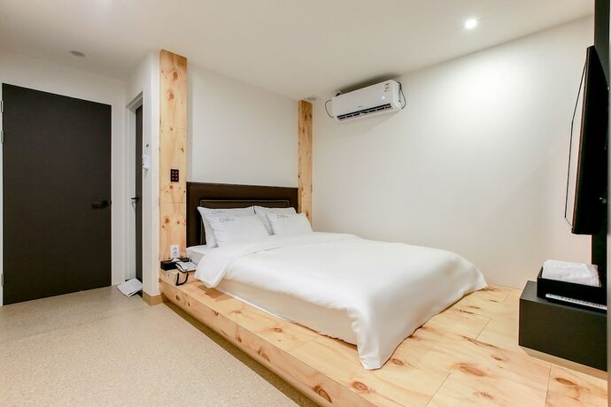 Imagen de la habitación del Hotel Restay. Foto 11