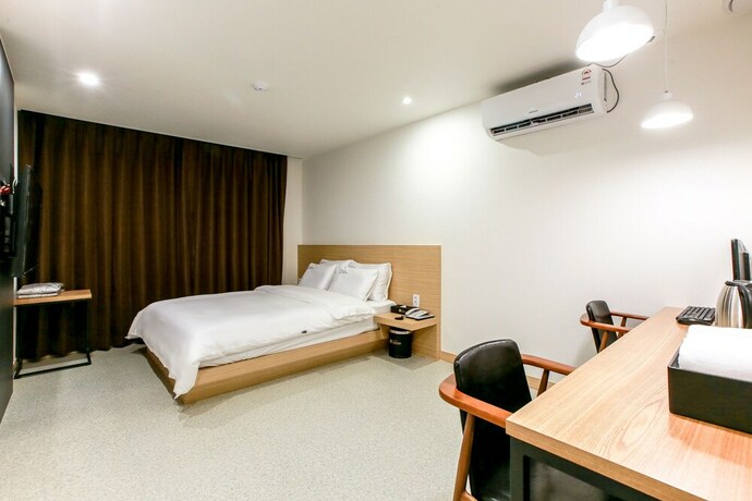 Imagen de la habitación del Hotel Restay. Foto 12