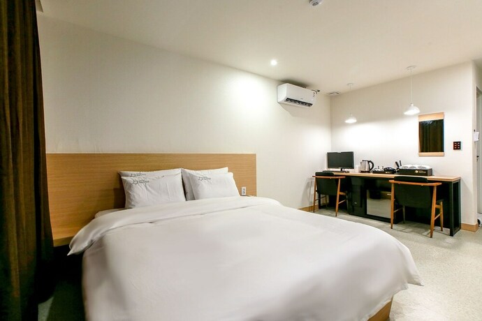 Imagen de la habitación del Hotel Restay. Foto 13