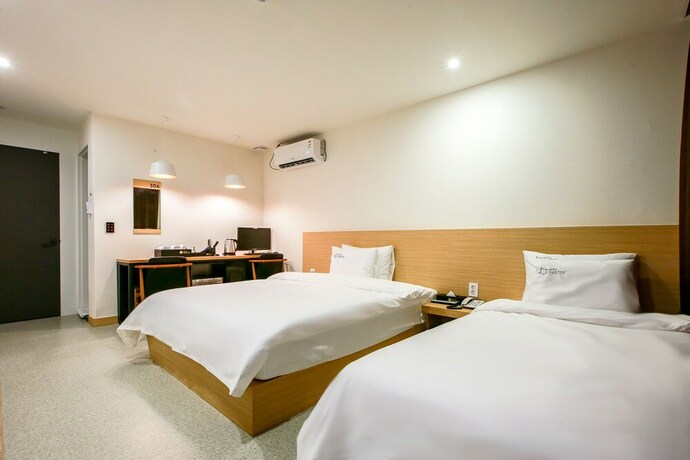 Imagen de la habitación del Hotel Restay. Foto 14