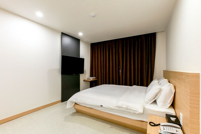 Imagen de la habitación del Hotel Restay. Foto 15