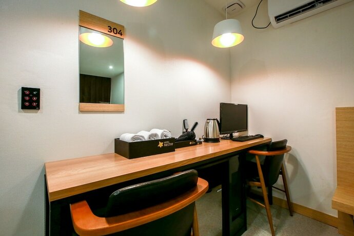 Imagen de la habitación del Hotel Restay. Foto 17