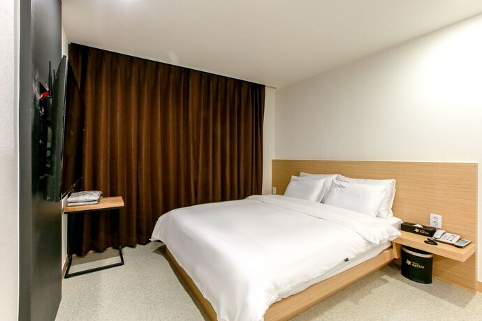 Imagen de la habitación del Hotel Restay. Foto 18