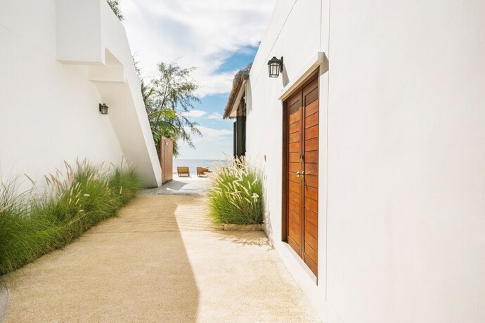 Imagen de la piscina del Hotel Resto Sea Resort. Foto 38