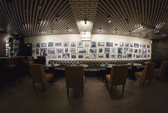 Imagen del bar/restaurante del Hotel Reston and Spa. Foto 6