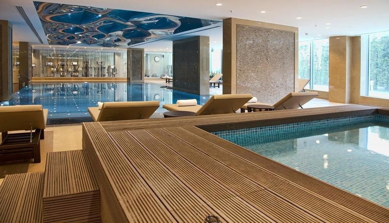 Imagen de la piscina del Hotel Retaj Royale Istanbul. Foto 11