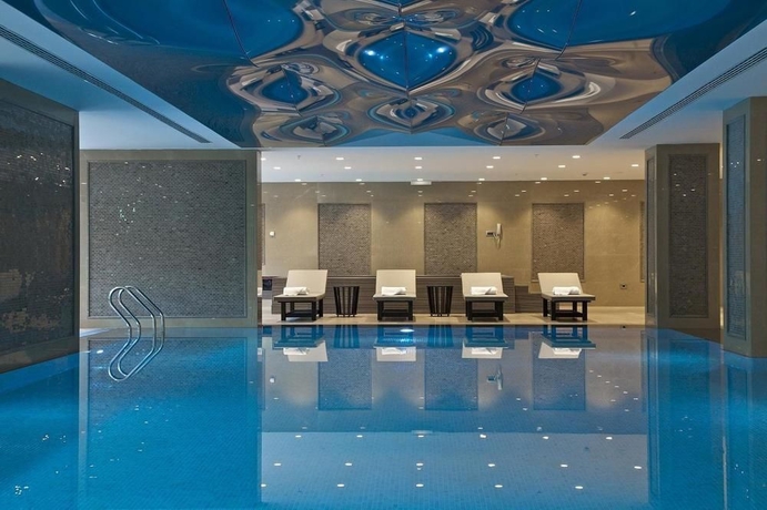 Imagen de la piscina del Hotel Retaj Royale Istanbul. Foto 12