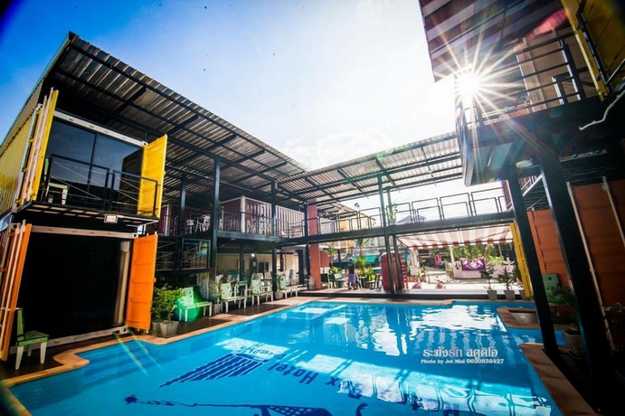 Imagen de la piscina del Hotel Retro Box. Foto 13