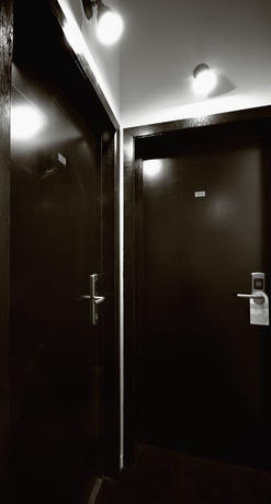 Imagen de la habitación del Hotel Retro, Bruselas. Foto 8