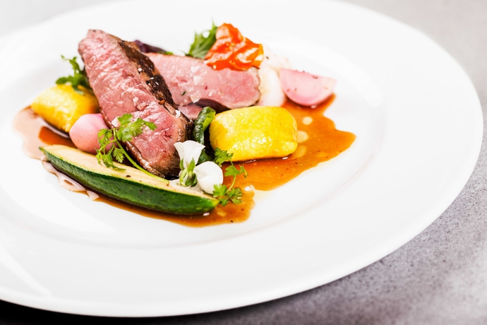 Imagen del bar/restaurante del Hotel Retro Riverside Wellness Resort. Foto 7