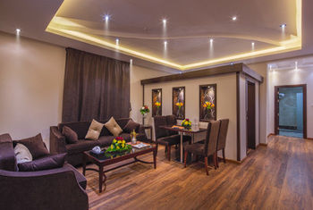 Imagen de la habitación del Hotel Revan Palace. Foto 5