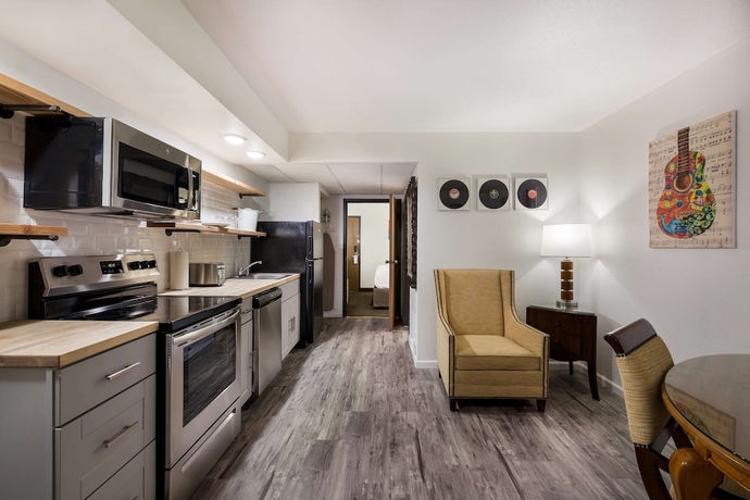 Imagen de la habitación del Hotel Revel Minot, SureStay Collection by Best Western. Foto 4