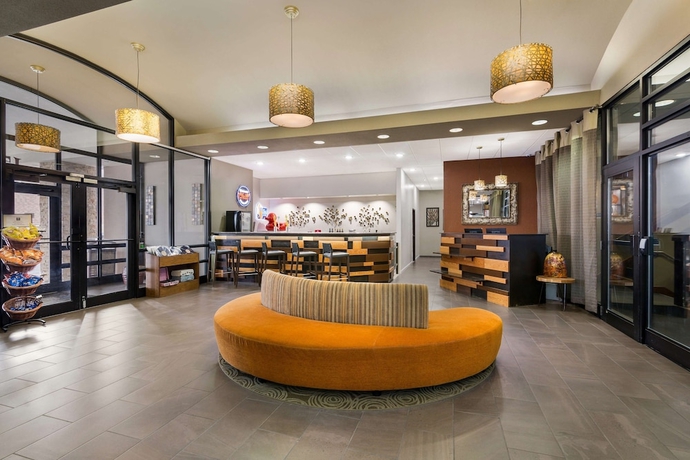 Imagen de los interiores del Hotel Revel Minot, SureStay Collection by Best Western. Foto 19