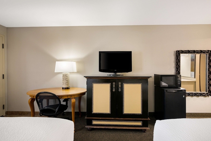 Imagen de la habitación del Hotel Revel Minot, SureStay Collection by Best Western. Foto 16