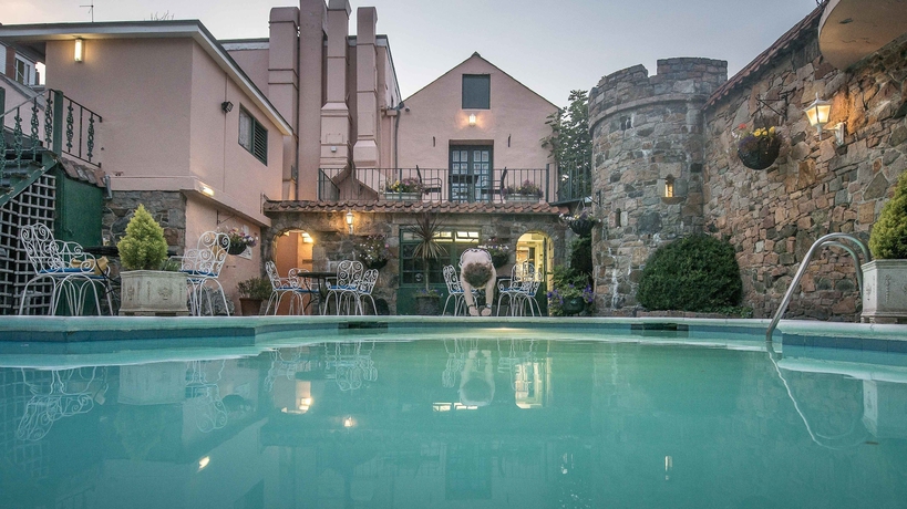 Imagen de la piscina del Hotel Revere Hotel. Foto 18