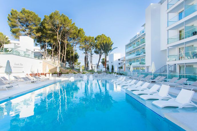 Imagen de la piscina del Hotel Reverence Life. Foto 18