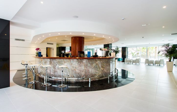 Imagen de los interiores del Hotel Reverence Life. Foto 17