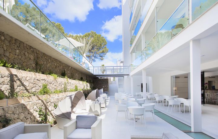 Imagen de los exteriores del Hotel Reverence Life. Foto 13