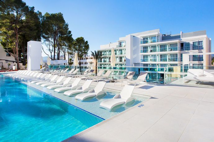 Imagen de la piscina del Hotel Reverence Life. Foto 22