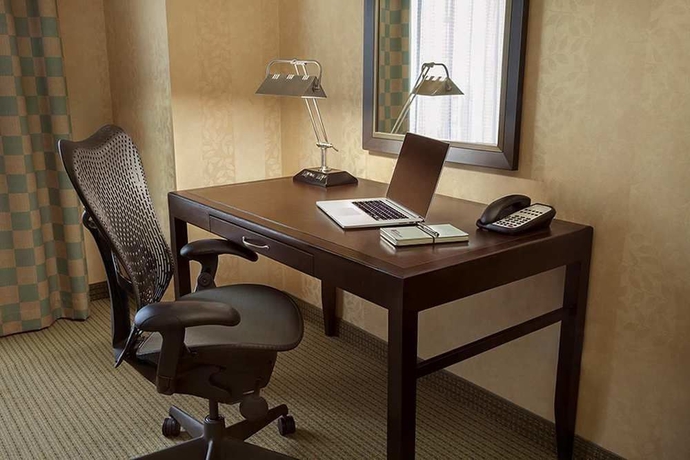 Imagen de la habitación del Hotel Revery Toronto Downtown, Curio Collection by Hilton. Foto 2