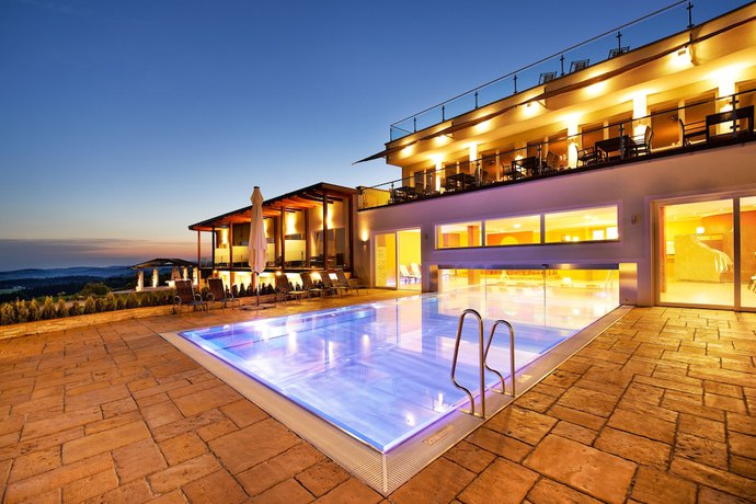 Imagen de la piscina del Hotel Revita Kocher. Foto 19