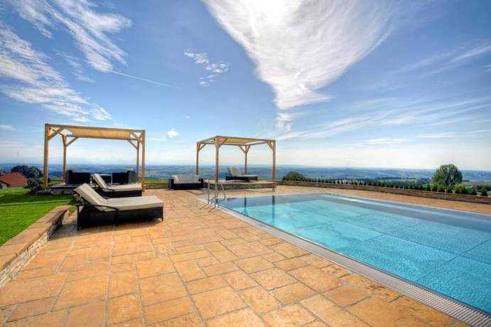 Imagen de la piscina del Hotel Revita Kocher. Foto 20