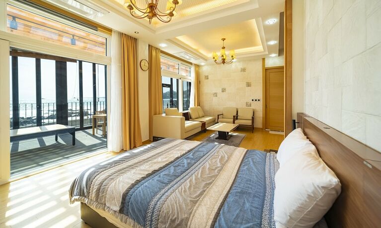 Imagen general del Hotel Revoir. Foto 6