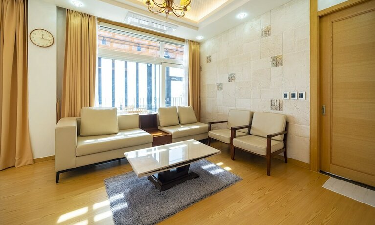 Imagen general del Hotel Revoir. Foto 7