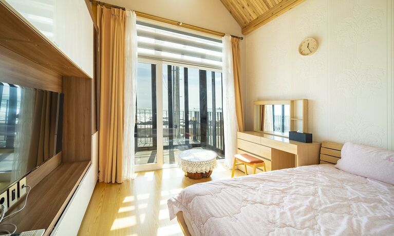 Imagen general del Hotel Revoir. Foto 9