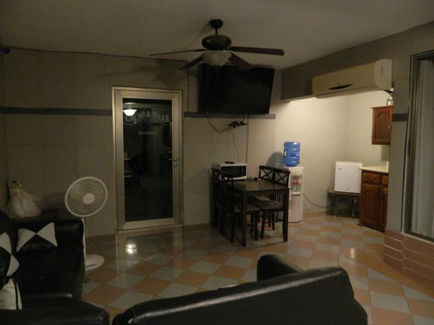 Imagen de los interiores del Hotel Revolucion. Foto 16