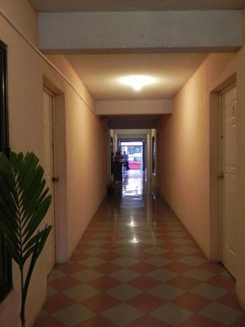 Imagen de los interiores del Hotel Revolucion. Foto 19