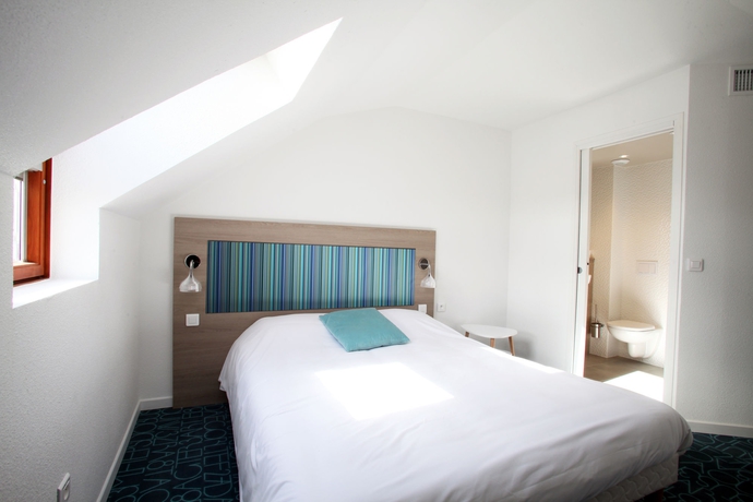 Imagen de la habitación del Hotel Revotel. Foto 4